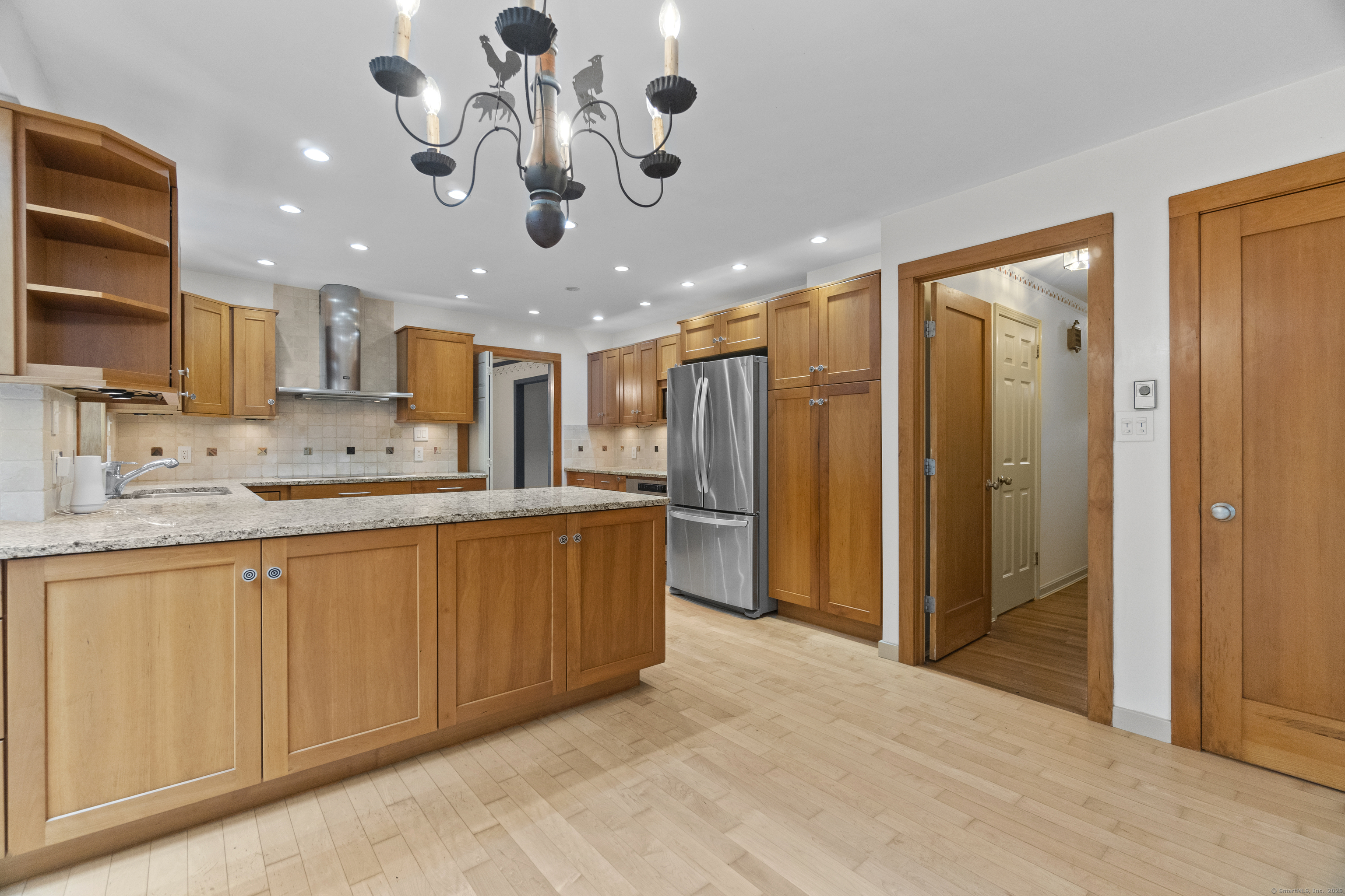 11 Laurel Crest Drive, Waterford, Connecticut image 4