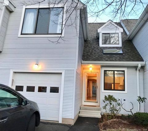 Photo of 10 Cypress Trail #10, Farmington, CT 06032 (MLS # 24001553)