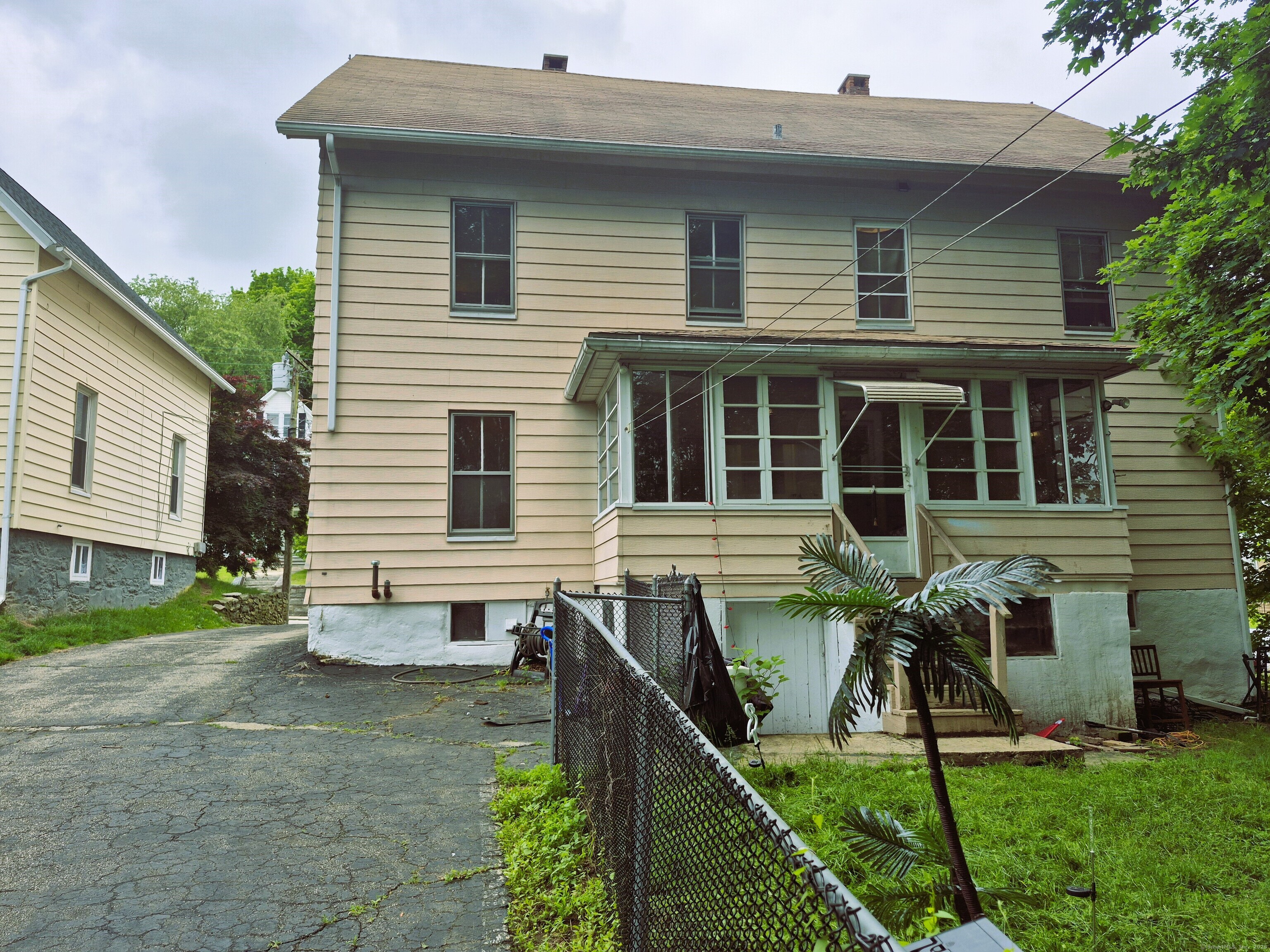 85 Oak Street