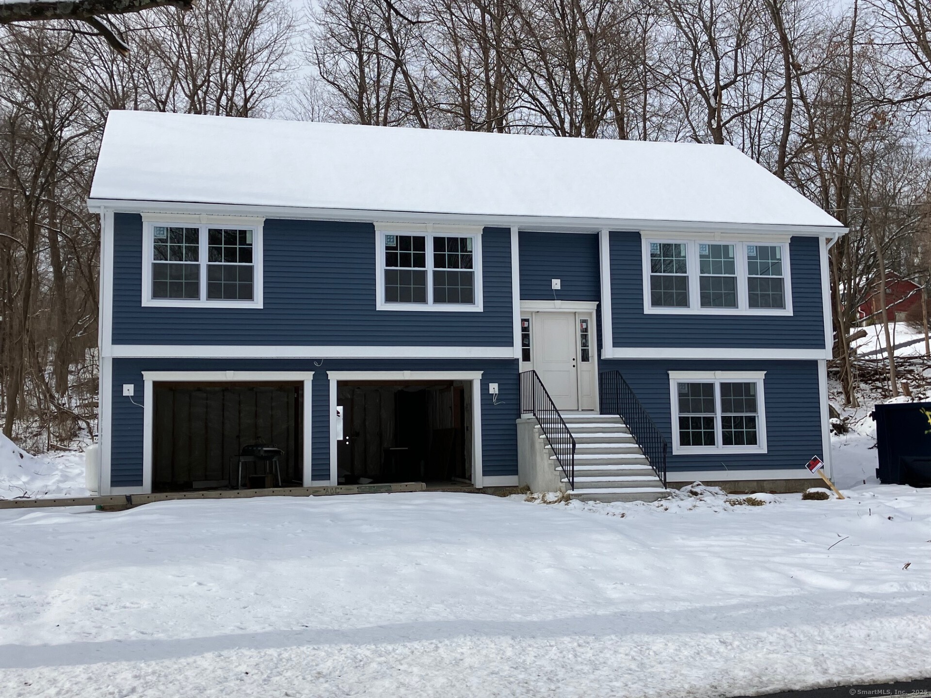 Matthews Street, Bristol, Connecticut - 3 Bedrooms  
3 Bathrooms  
6 Rooms - 