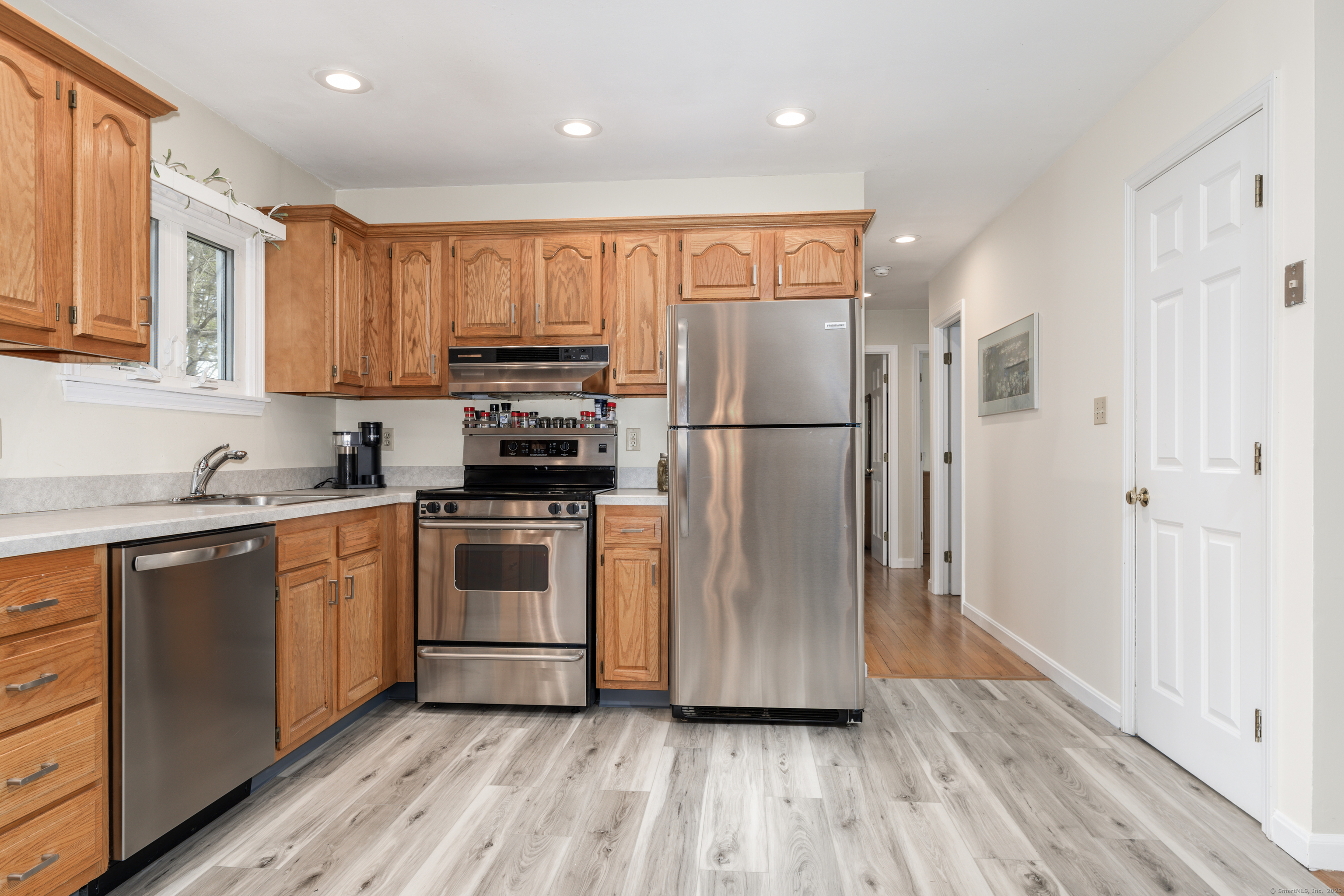 1078 Wolf Hill Road, Cheshire, Connecticut image 9