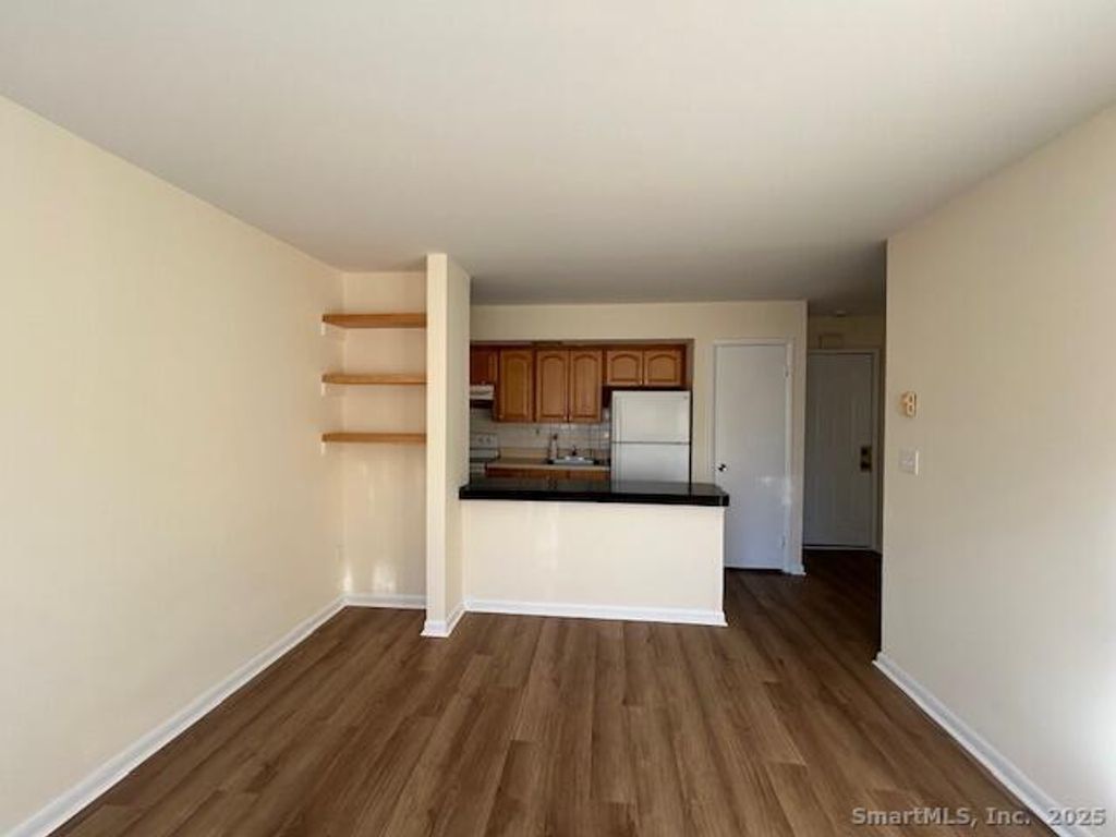 Photo of 5 W Washington Avenue #APT 7, Stamford, CT 06902 (MLS # 24143280)