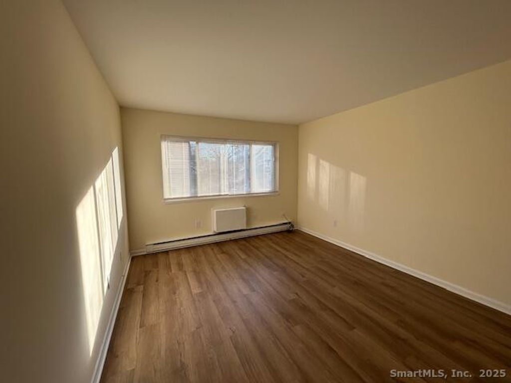 Photo of 5 W Washington Avenue #APT 7, Stamford, CT 06902 (MLS # 24143280)
