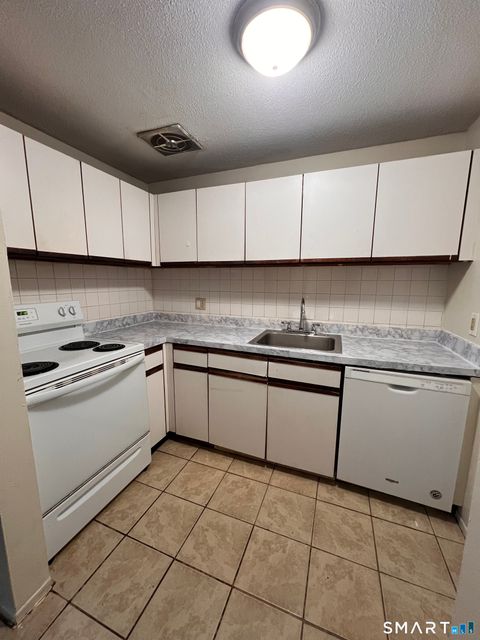 Tiny photo for 131 Burgundy Hill Lane #131, Middletown, CT 06457 (MLS # 24150220)