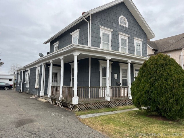 Property for Sale at 8 North Avenue, Norwalk, Connecticut - Bedrooms: 5 
Bathrooms: 2 
Rooms: 9  - $775,000