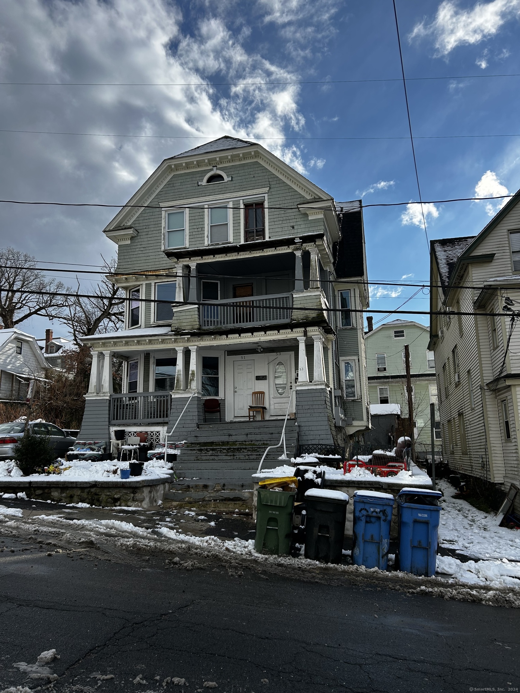 Wildwood Avenue, Waterbury, Connecticut - 12 Bedrooms  
3 Bathrooms  
21 Rooms - 