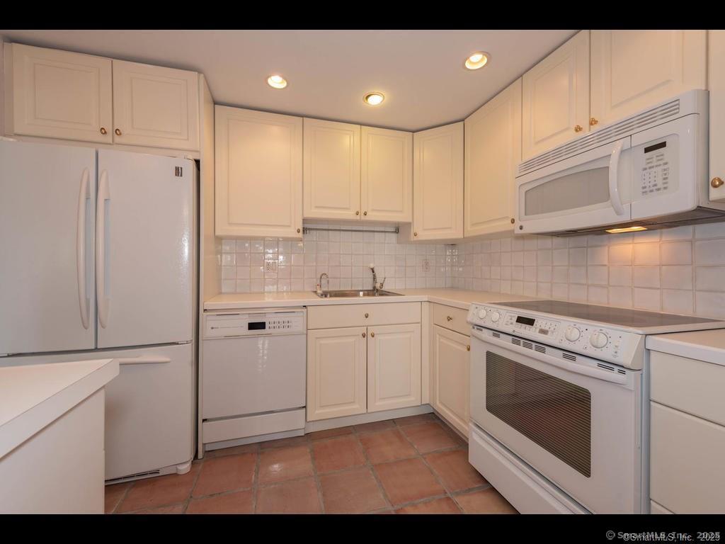 143 Hoyt Street 7L