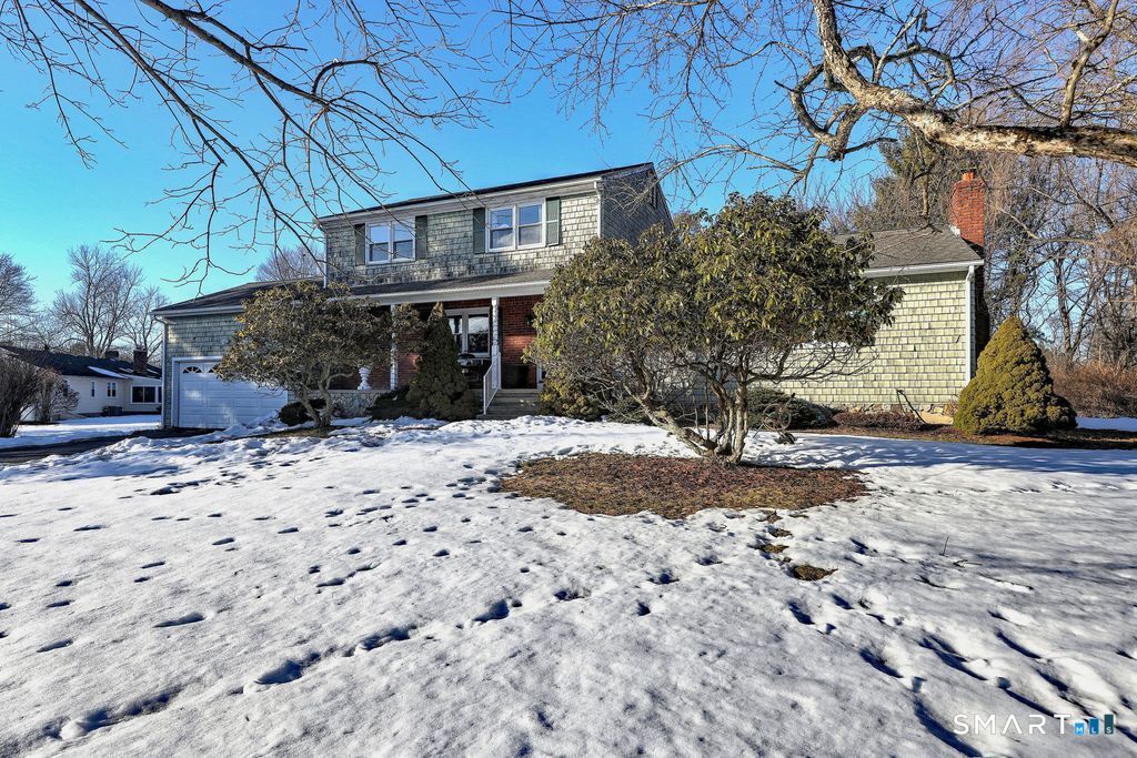 Photo of 11 Williamsburg Drive, Orange, CT 06477 (MLS # 24158938)
