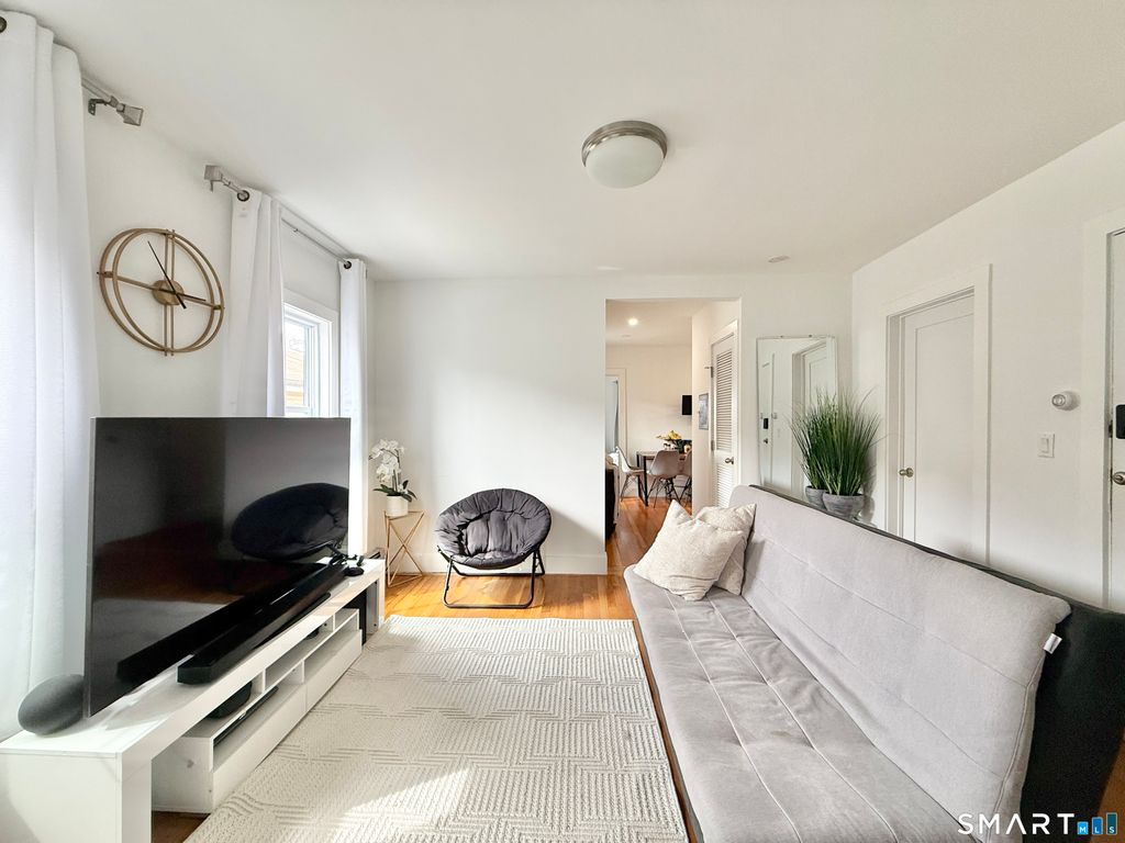 Photo of 10 Linden Place #1B, Stamford, CT 06902 (MLS # 24164676)