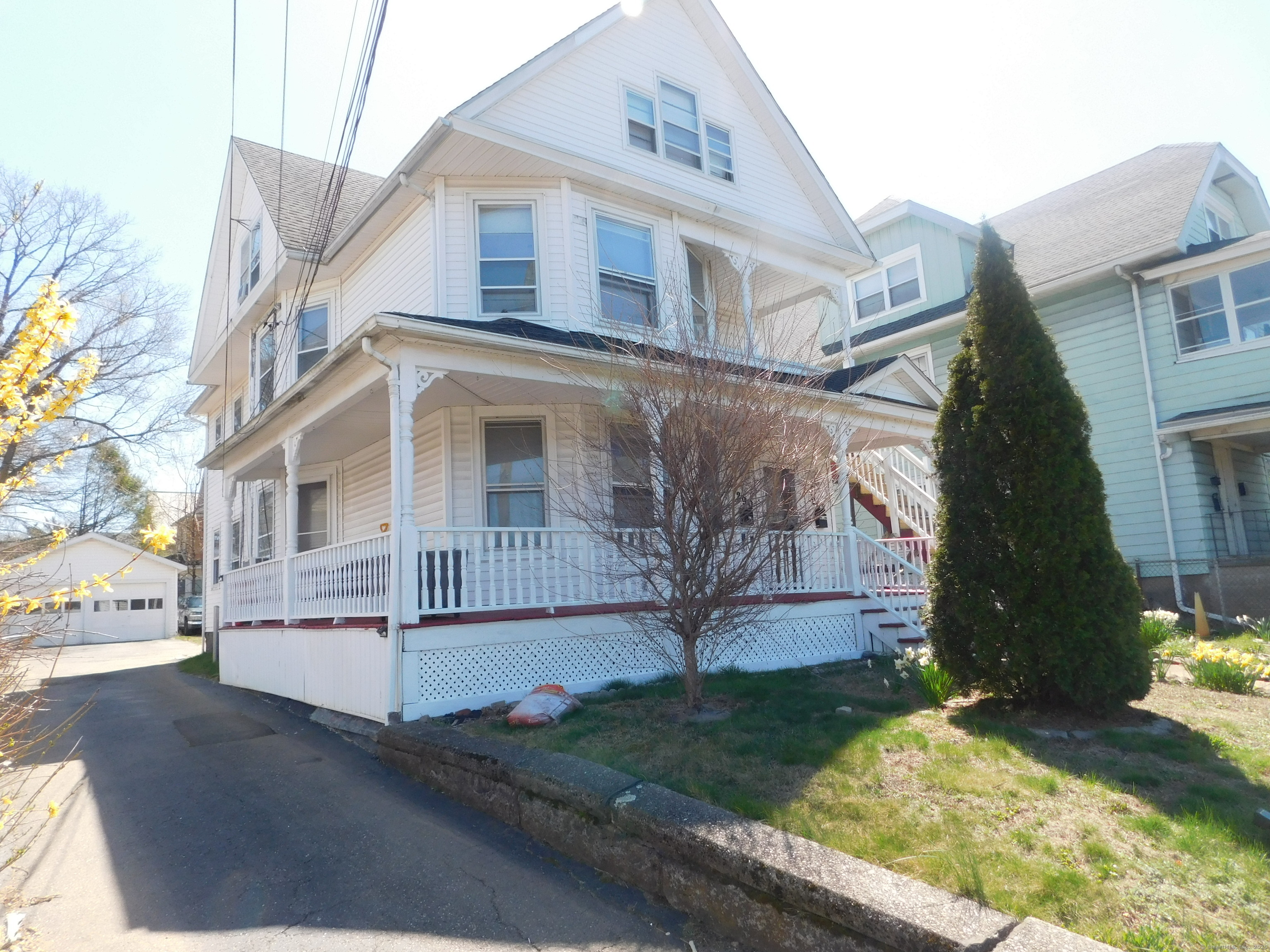 Property for Sale at Glenwood Avenue, Bridgeport, Connecticut - Bedrooms: 6 
Bathrooms: 3 
Rooms: 14  - $565,000