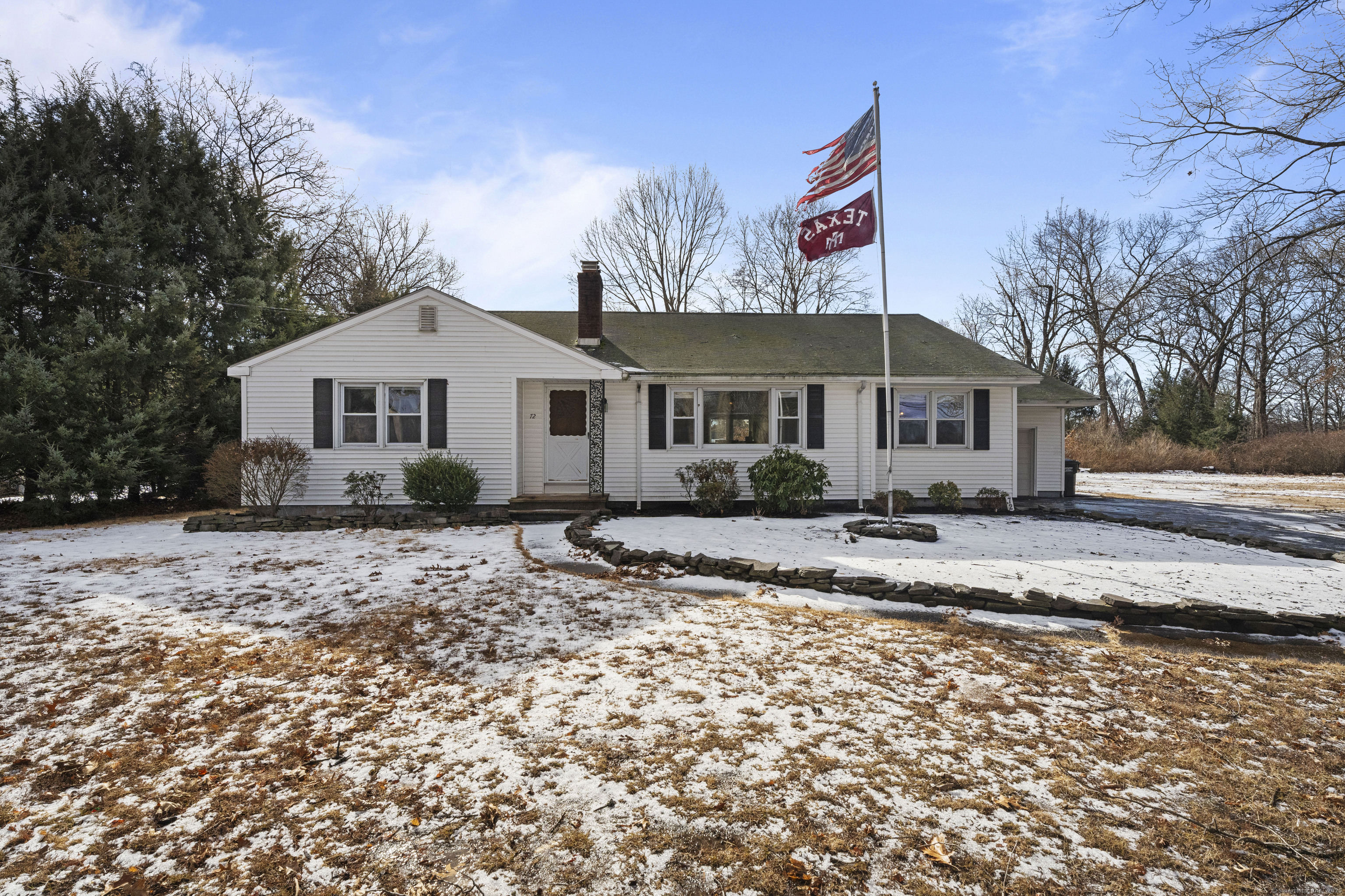 East Street, Southington, Connecticut - 5 Bedrooms  
4 Bathrooms  
7 Rooms - 