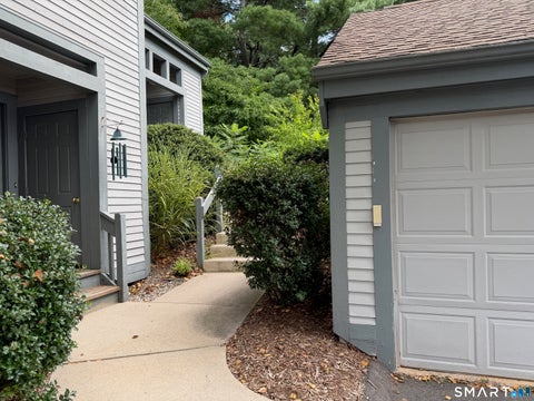 Photo of 4 Sweetbriar Lane #4, Avon, CT 06001 (MLS # 24207973)