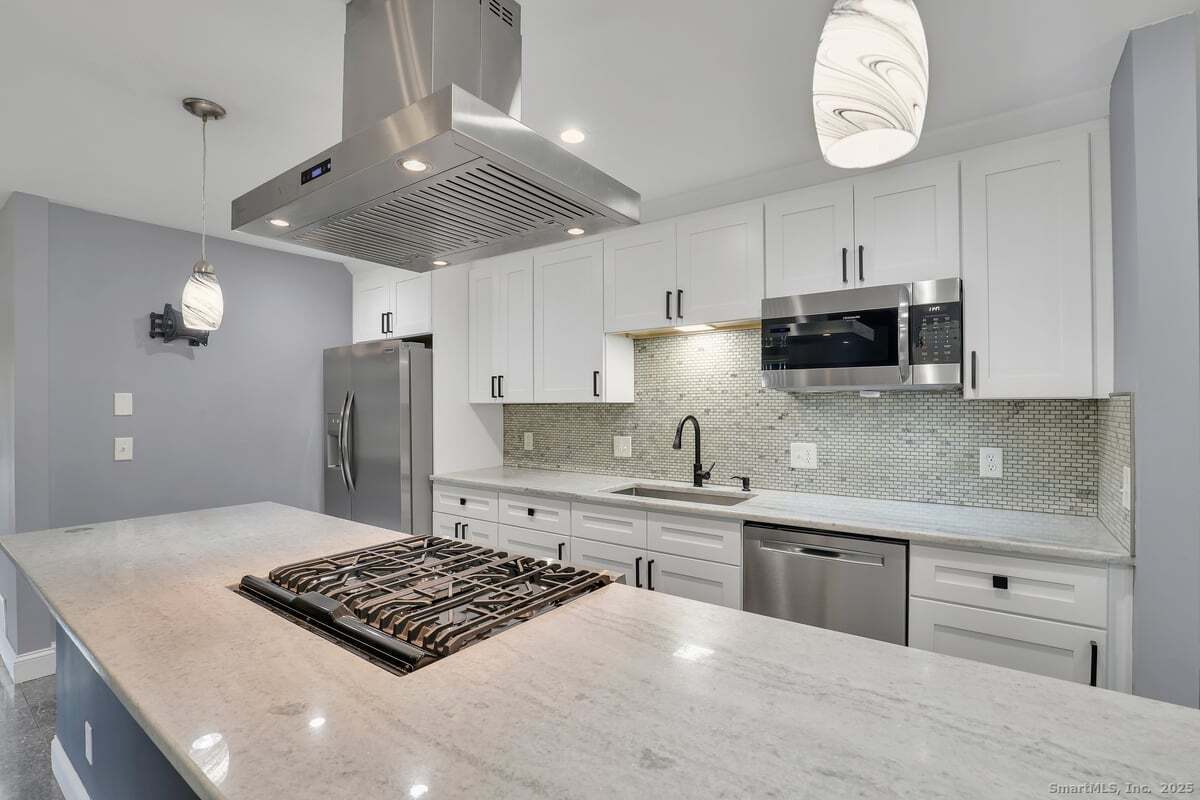 1325 Farmington Avenue APT 8