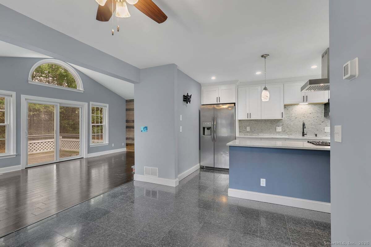 1325 Farmington Avenue APT 8