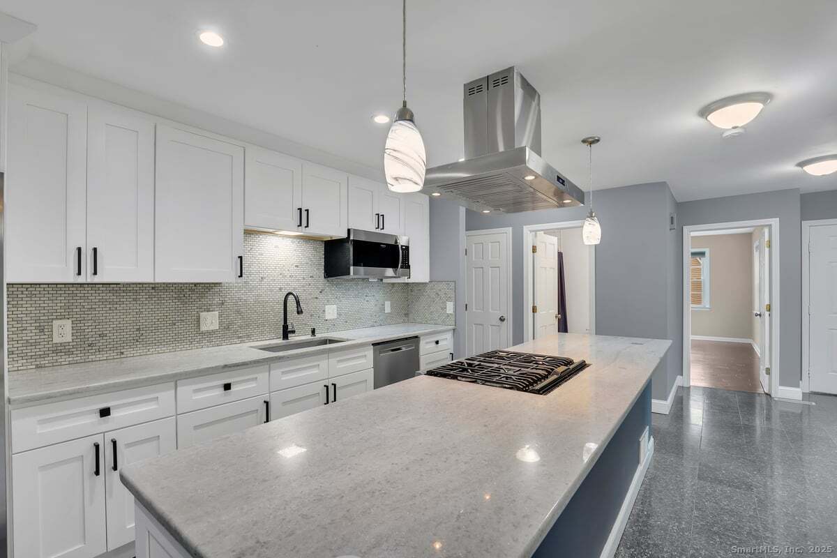 1325 Farmington Avenue APT 8