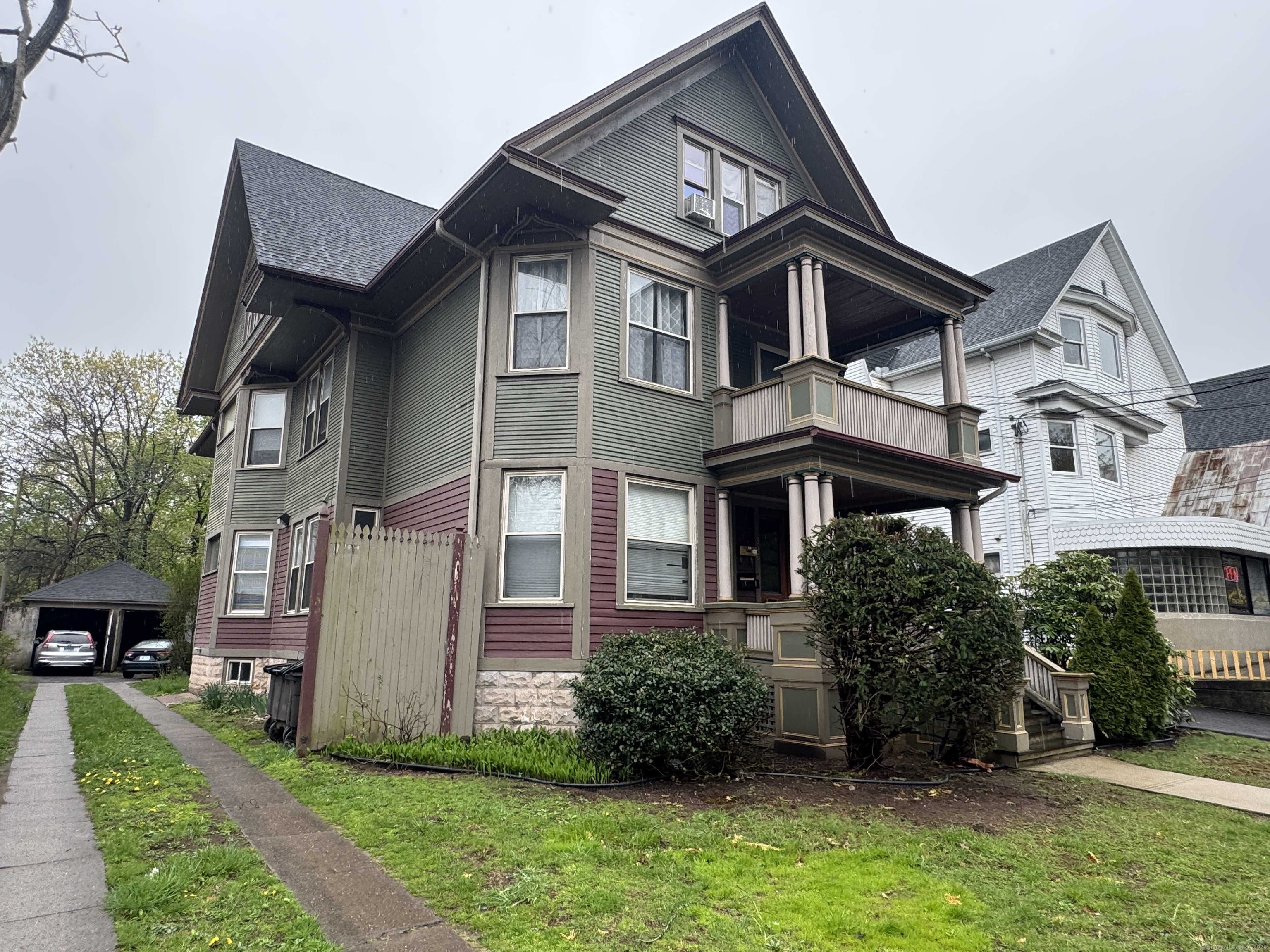 Whalley Avenue, New Haven, Connecticut - 8 Bedrooms  
4 Bathrooms  
19 Rooms - 