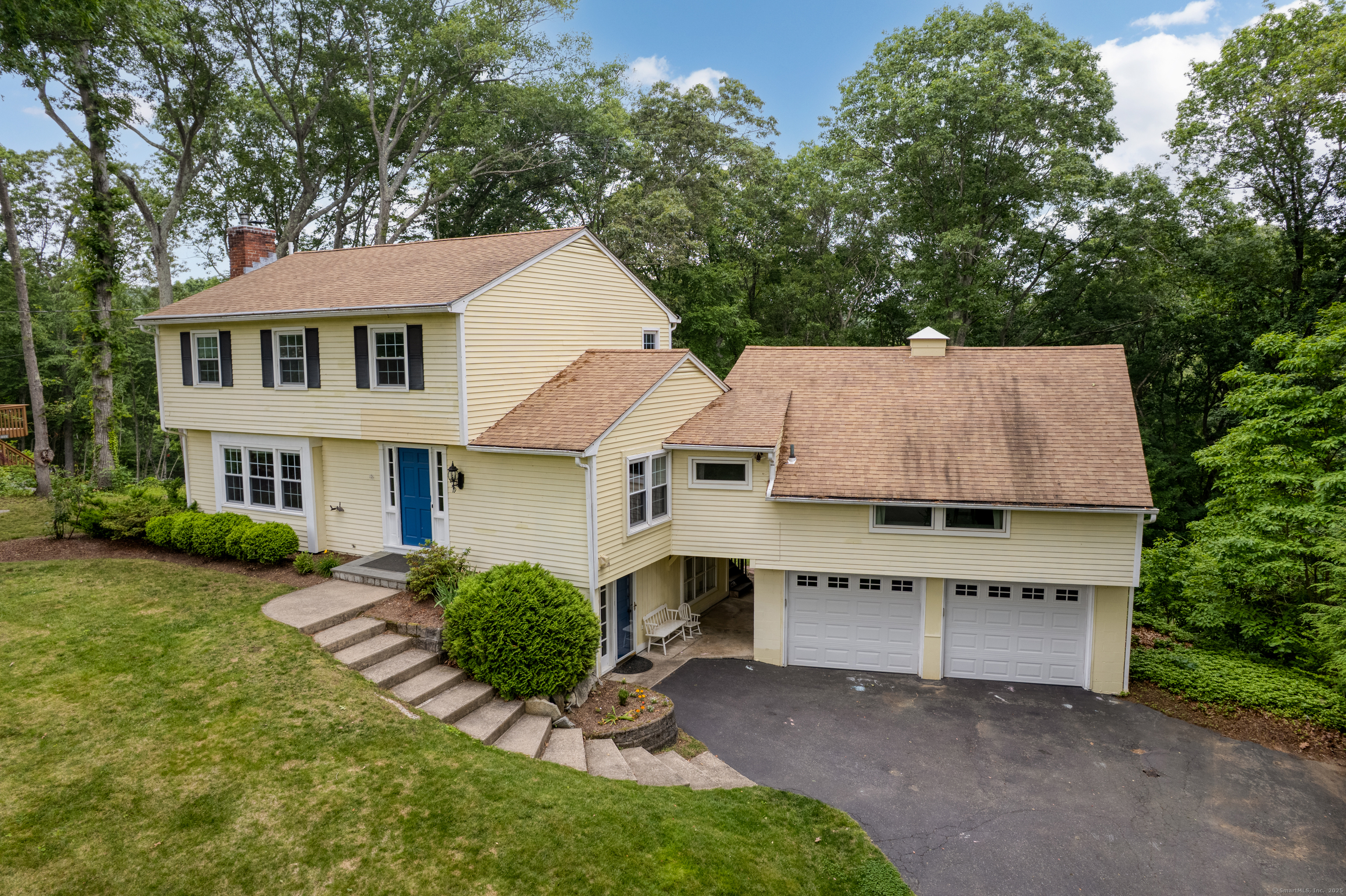 W Hills Road, Essex, Connecticut - 3 Bedrooms  
3 Bathrooms  
8 Rooms - 