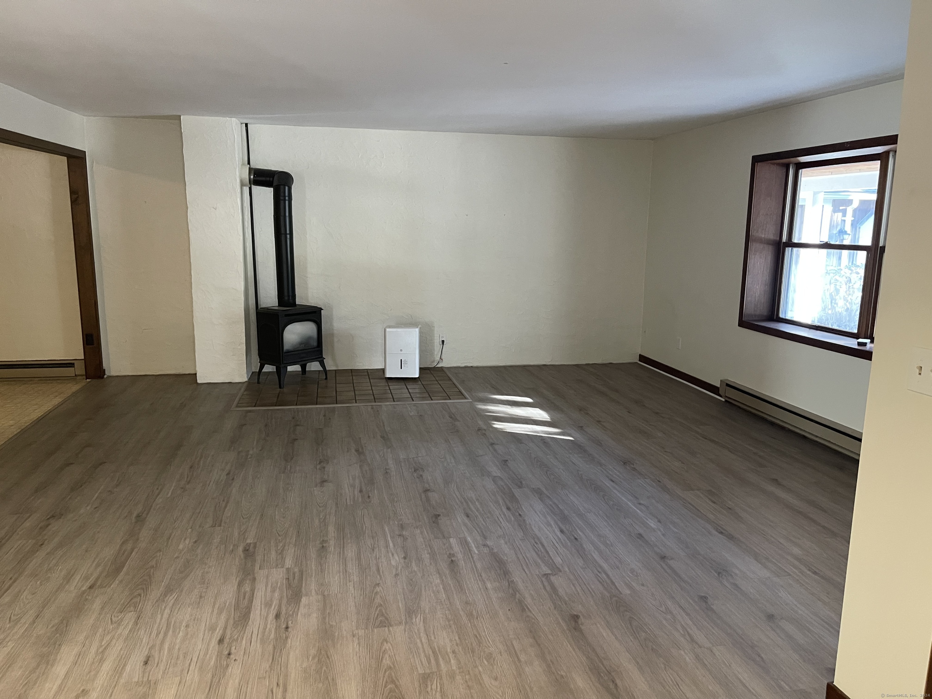 Rental Property at 60 Westwood Road, Woodbury, Connecticut - Bedrooms: 2 
Bathrooms: 1 
Rooms: 6  - $1,795 MO.