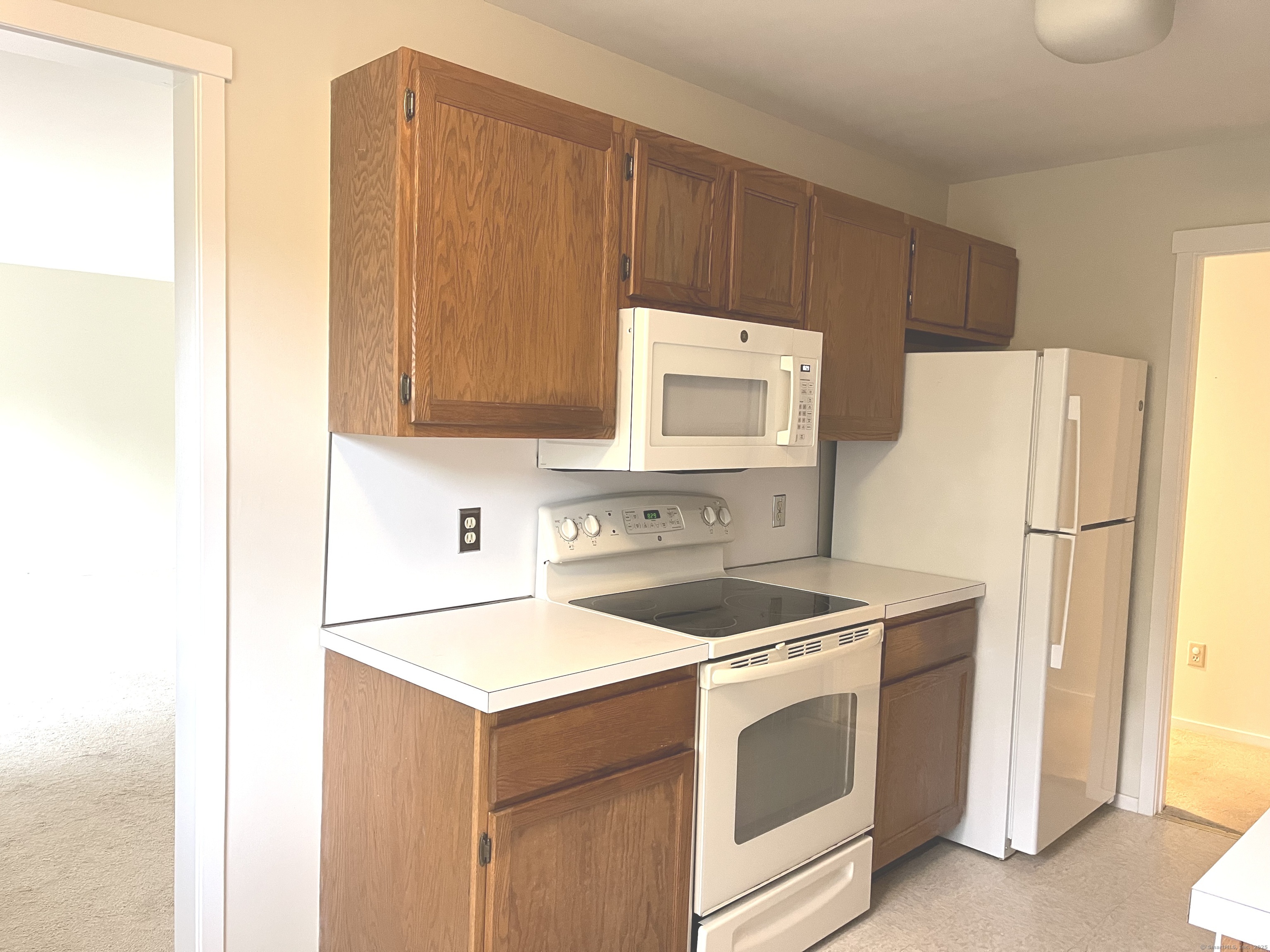 Heritage Village D, Southbury, Connecticut - 2 Bedrooms  
2 Bathrooms  
4 Rooms - 