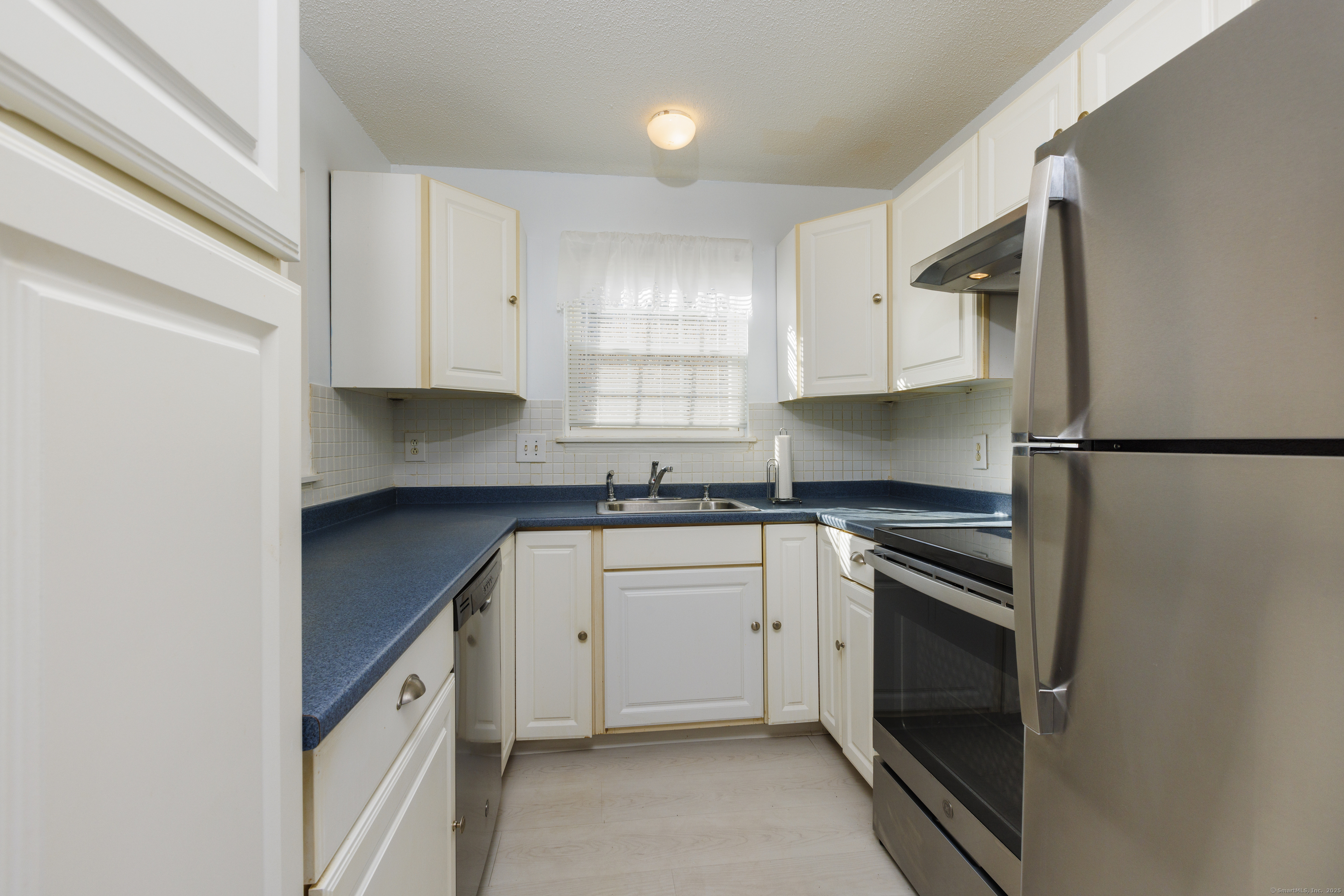 53 Brushy Plain Road #APT 8A, Branford, Connecticut image 4