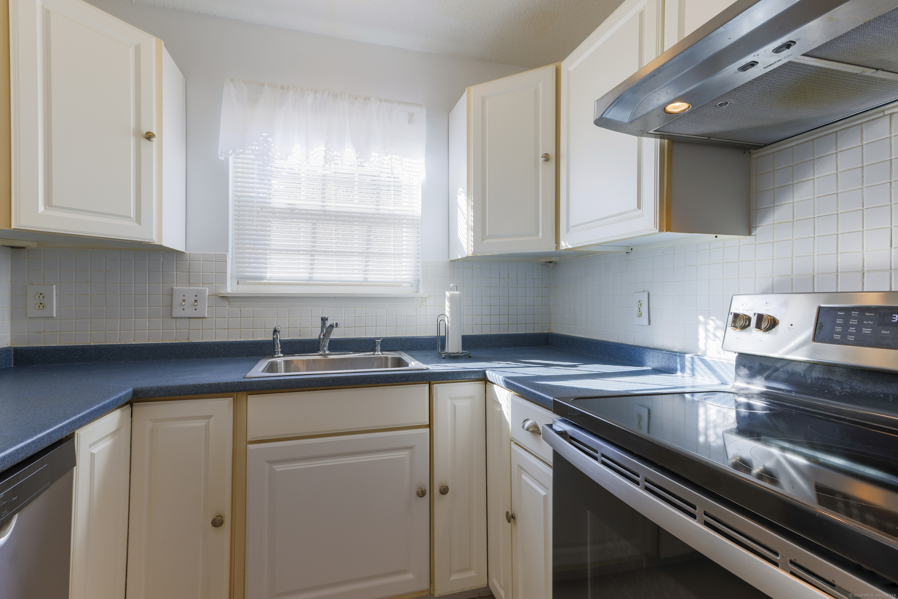 53 Brushy Plain Road #APT 8A, Branford, Connecticut image 5