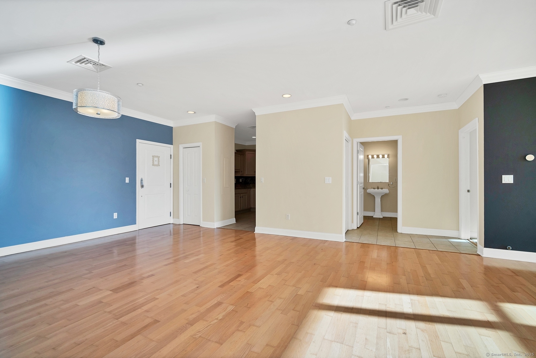 586 W Thames Street #APT 304, Norwich, Connecticut image 35