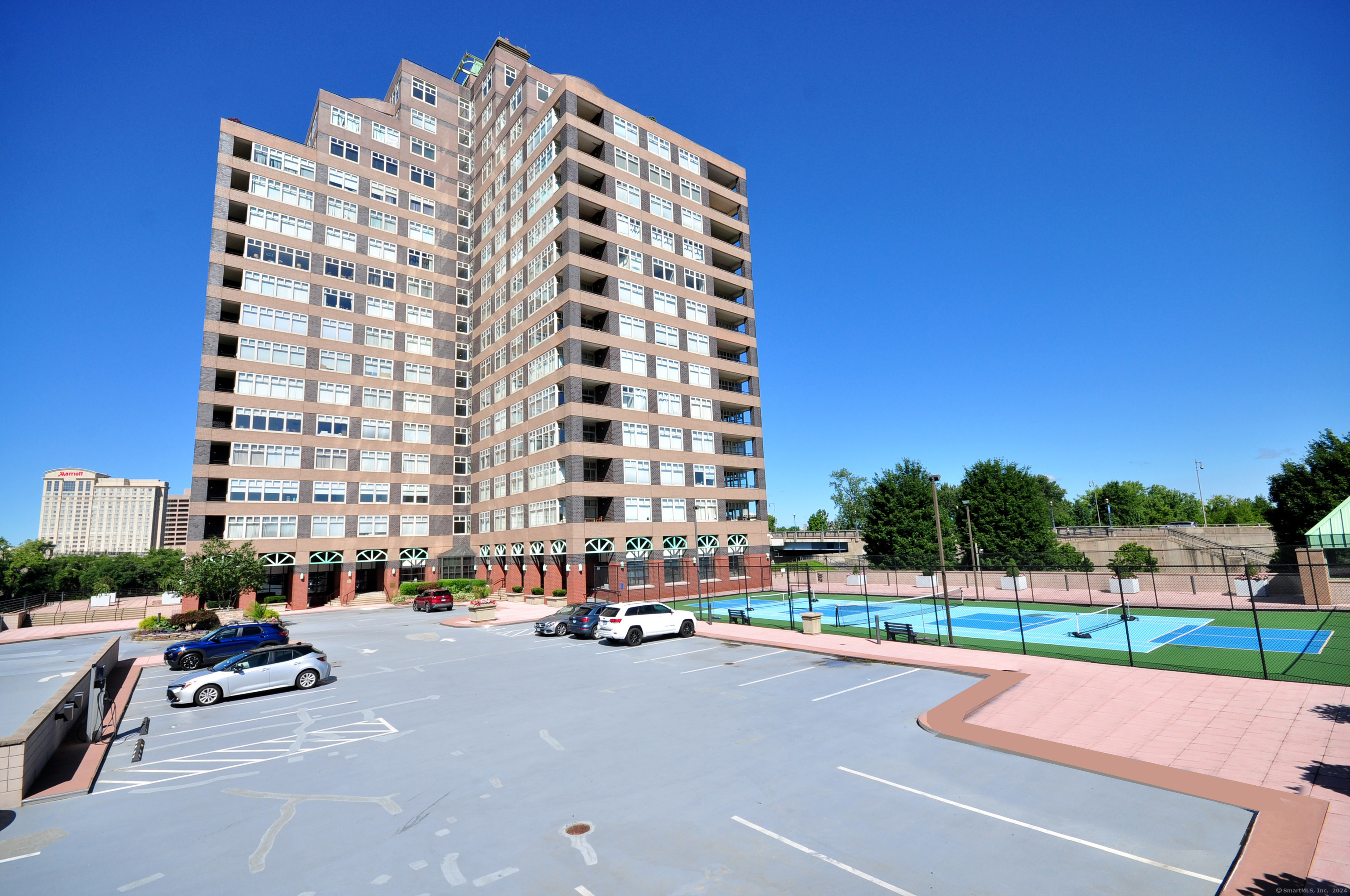 View East Hartford, CT 06108 condo