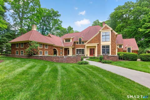 Homes For Sale - 13 School House Lane<br/> Hartford County, Simsbury, CT 06070