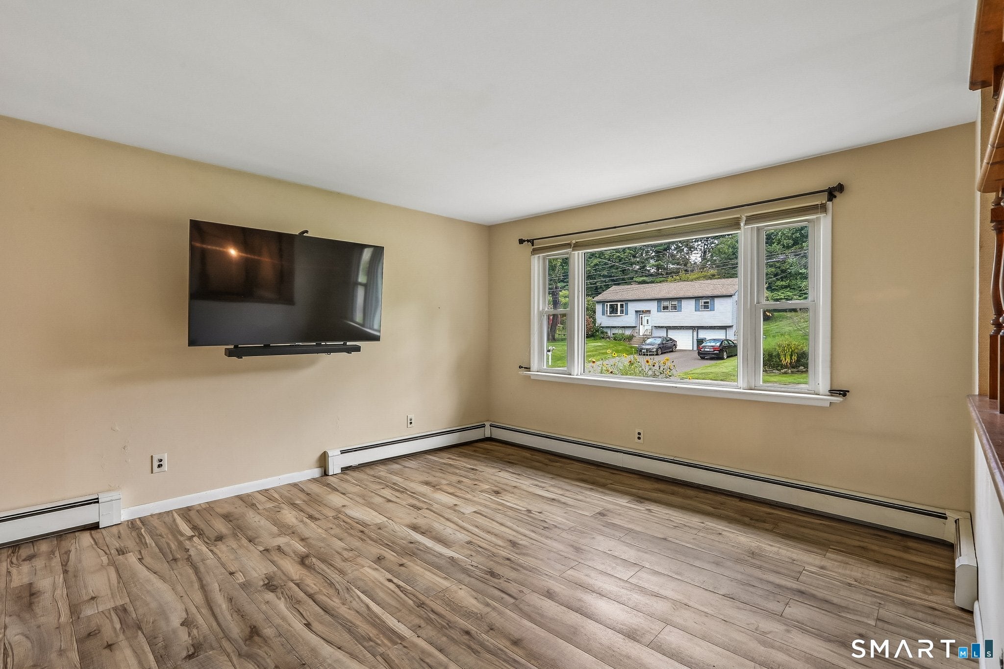 25 Woodbury Drive