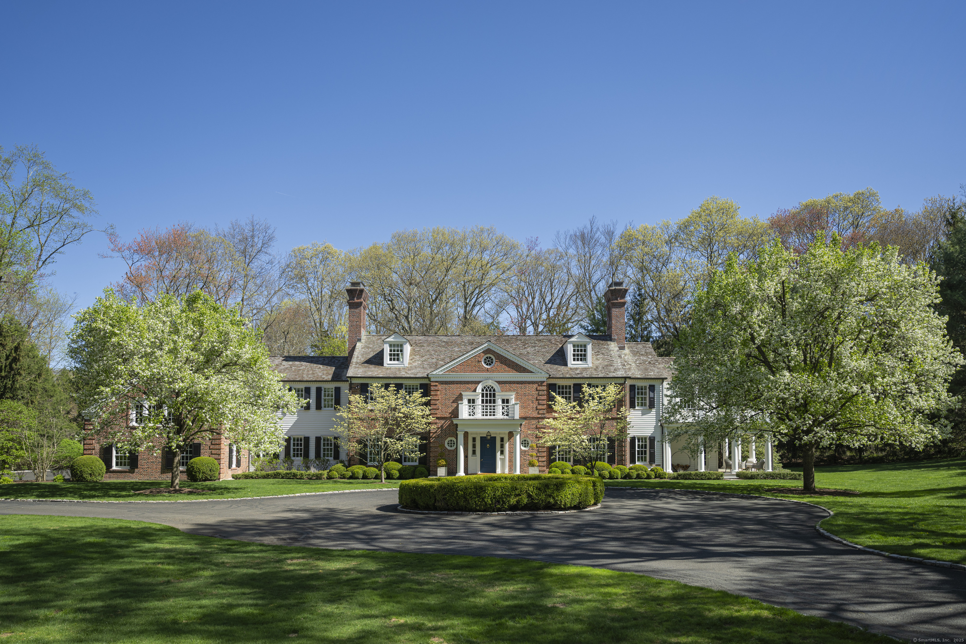 4 Winds Lane, New Canaan, Connecticut - 5 Bedrooms  
6 Bathrooms  
11 Rooms - 