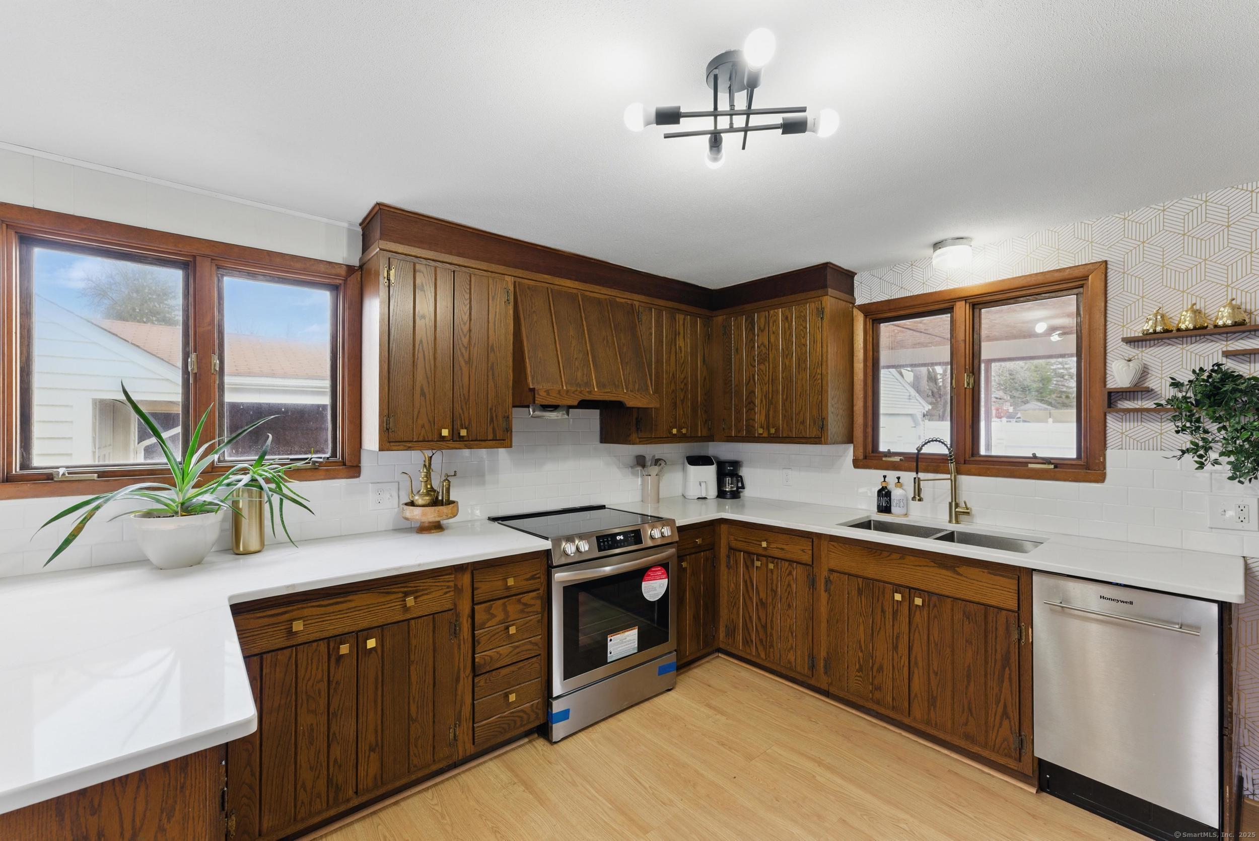 65 West Street, Windsor Locks, Connecticut image 5