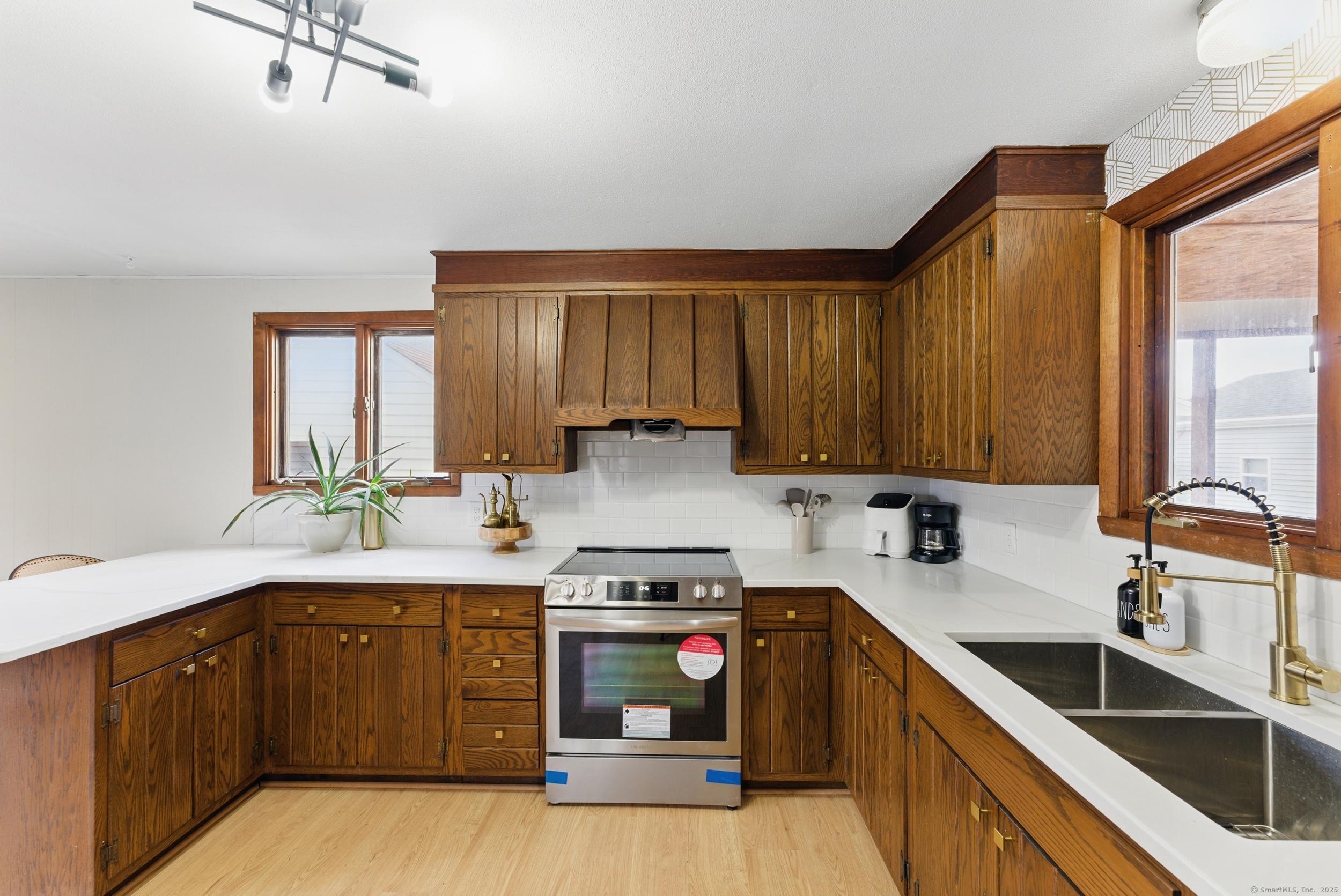 65 West Street, Windsor Locks, Connecticut image 4