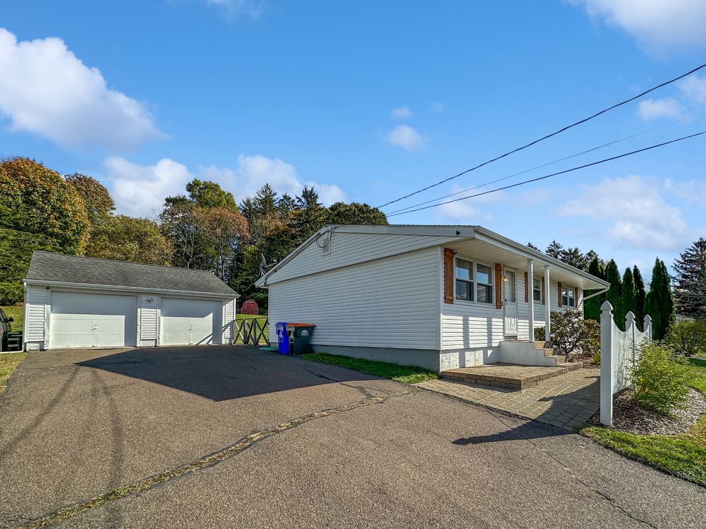 Photo of 233 Oak Ridge Drive, Middletown, CT 06457 (MLS # 24135703)