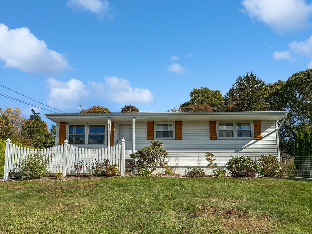 Photo of 233 Oak Ridge Drive, Middletown, CT 06457 (MLS # 24135703)