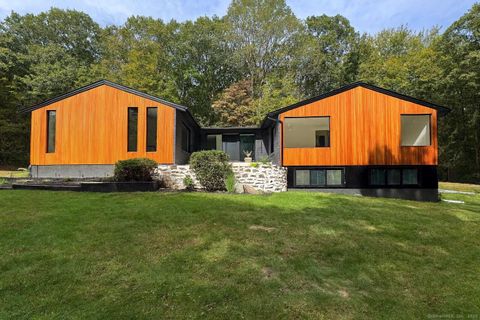 11 Coachman Lane Woodbridge CT 06525