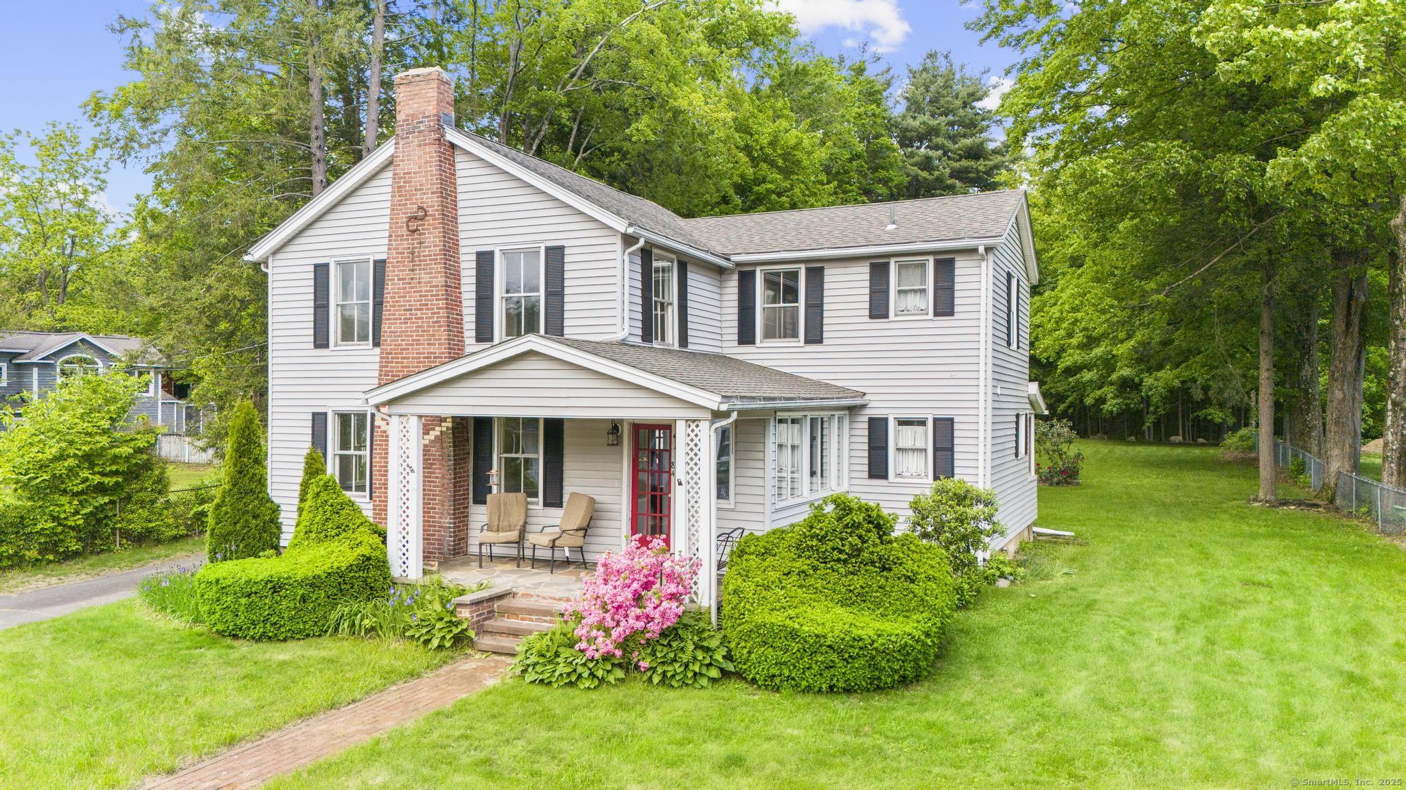 New Road, Avon, Connecticut - 4 Bedrooms  
3 Bathrooms  
8 Rooms - 