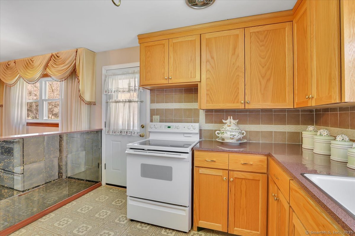 17 Howland Street, Waterbury, Connecticut image 8