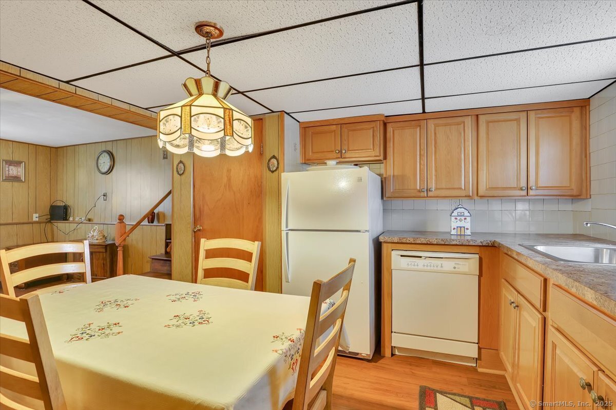 17 Howland Street, Waterbury, Connecticut image 25