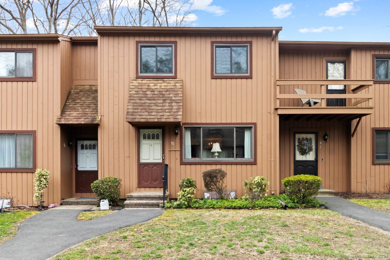 Property for Sale at 32 Orangewood Drive 32, Derby, Connecticut - Bedrooms: 2 
Bathrooms: 3 
Rooms: 5  - $303,900