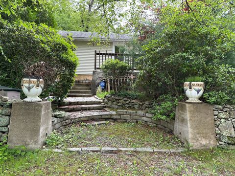 368 North Stonington Road Stonington CT 06378