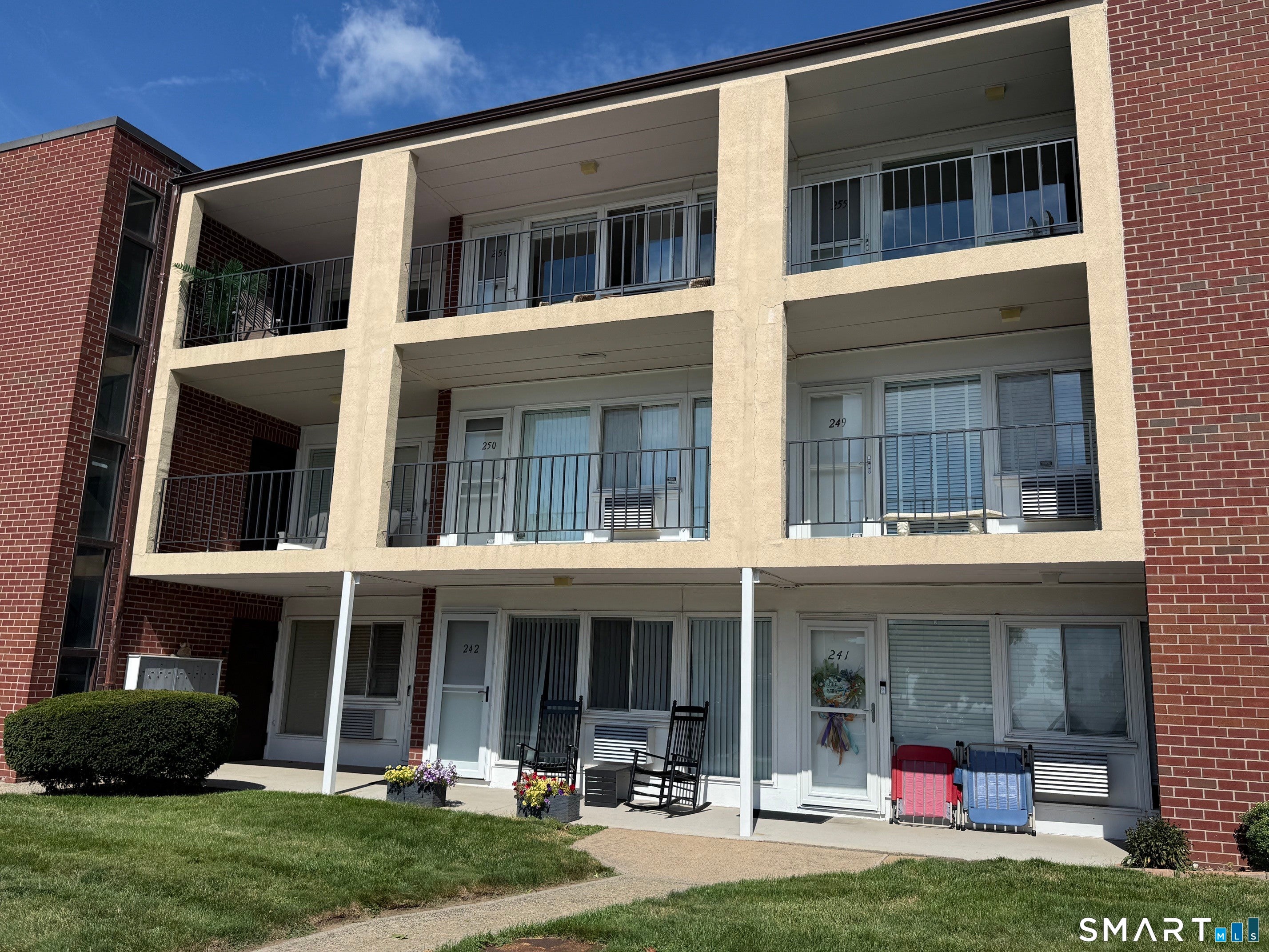 255 West Walk 255
