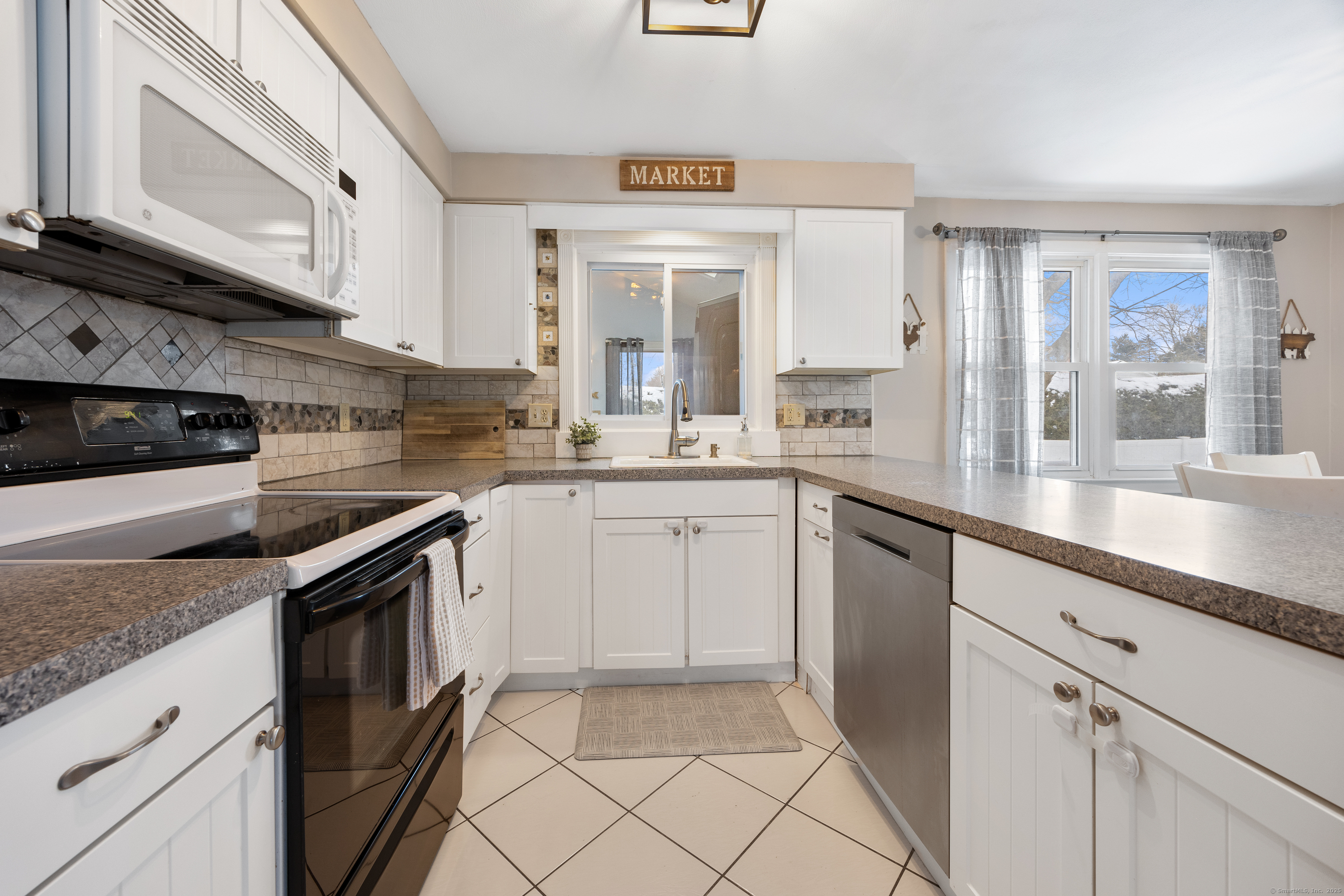 18 Marion Drive, North Haven, Connecticut image 5