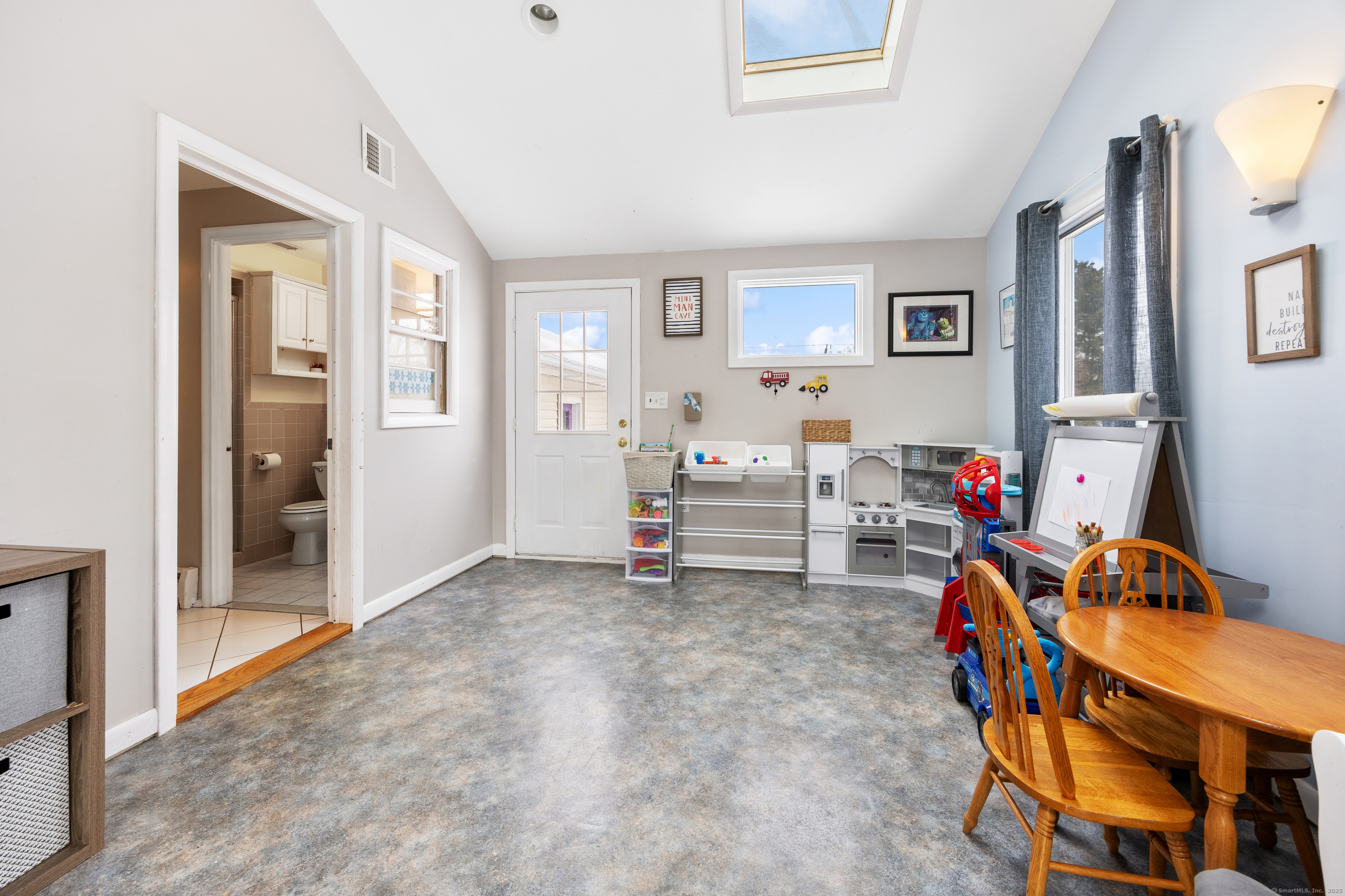 18 Marion Drive, North Haven, Connecticut image 14