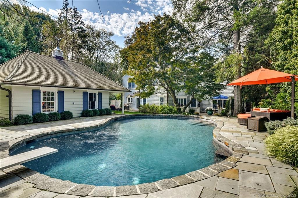 Mansfield Avenue, Darien, Connecticut - 5 Bedrooms  
7 Bathrooms  
14 Rooms - 