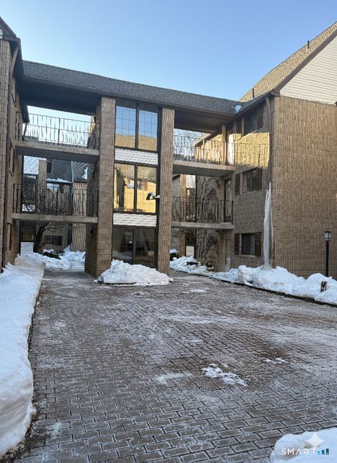 Photo of 181 Loomis Drive #APT 140, West Hartford, CT 06107 (MLS # 24154379)