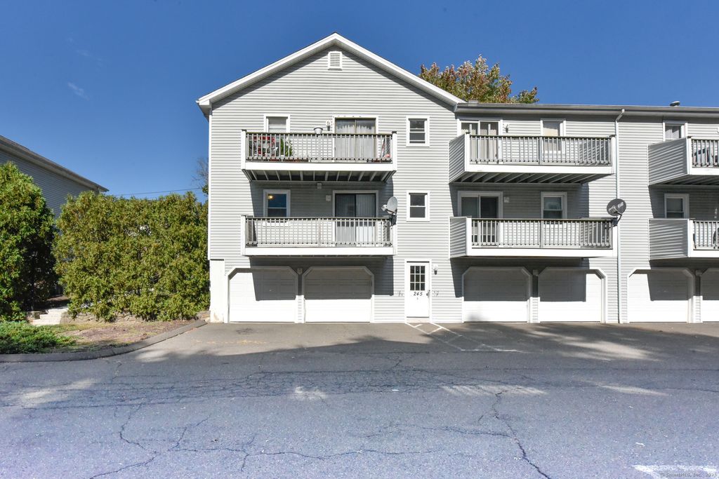 Photo of 245 Glendale Avenue #D8, Bridgeport, CT 06606 (MLS # 24131829)