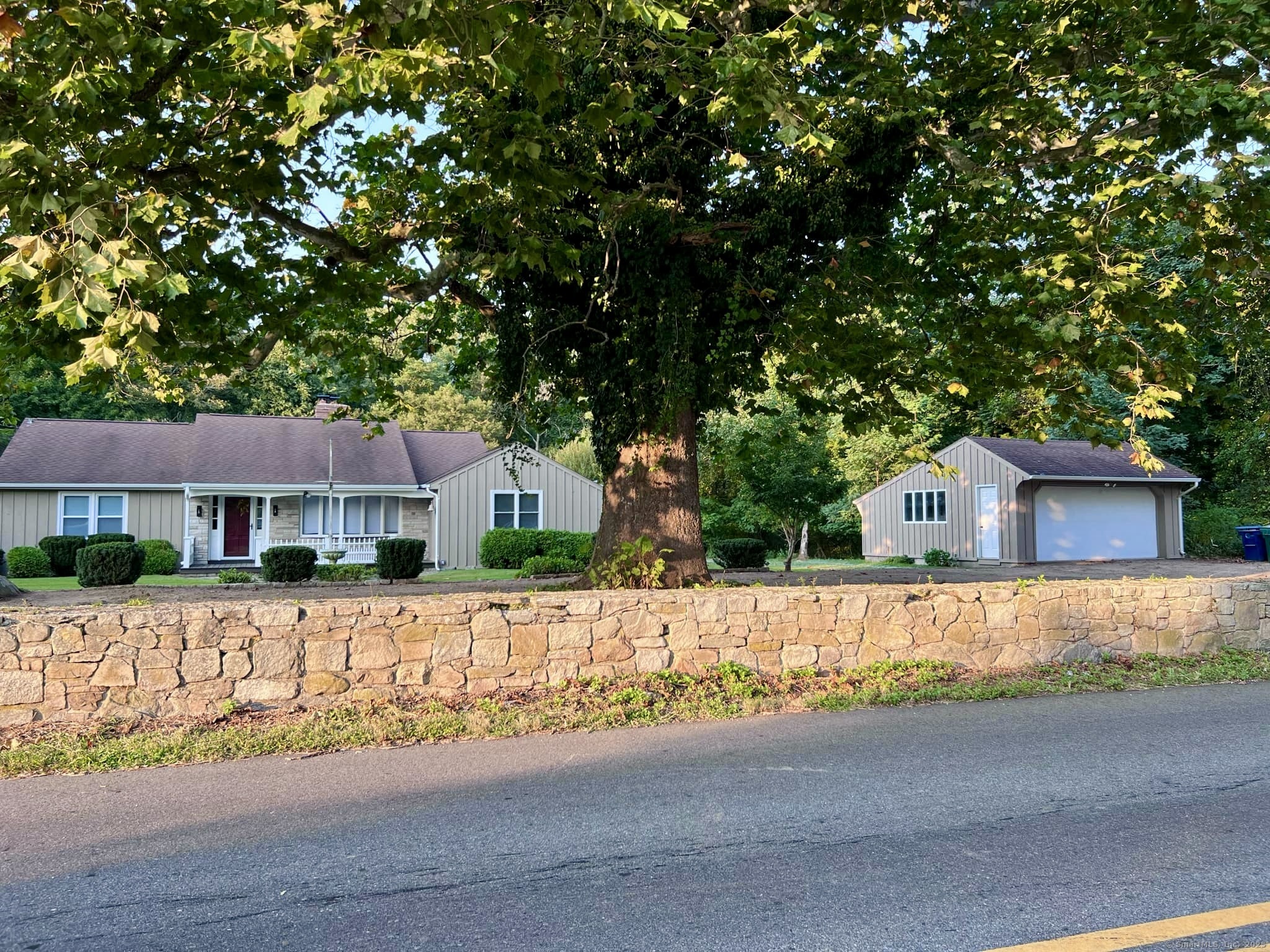 Braman Road, Waterford, Connecticut - 2 Bedrooms  
2 Bathrooms  
6 Rooms - 