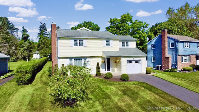 Property for Sale at 32 Oxbow Drive, Meriden, Connecticut - Bedrooms: 4 
Bathrooms: 3 
Rooms: 7  - $415,000