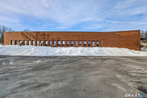 Photo of 160 Mohegan Drive, West Hartford, CT 06117 (MLS # 24152810)