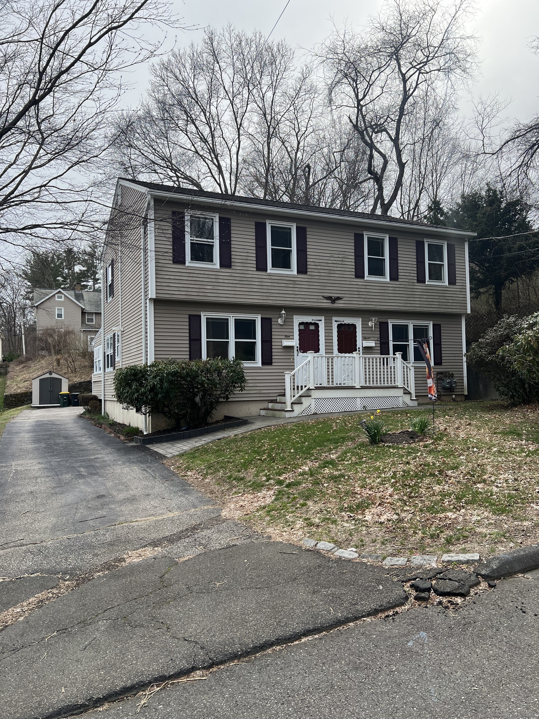 Hart Lane, Ansonia, Connecticut - 4 Bedrooms  
4 Bathrooms  
9 Rooms - 